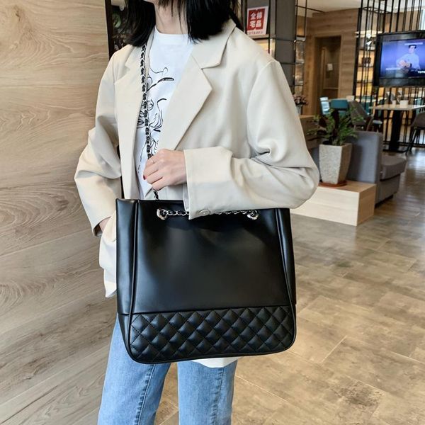large capacity women pu leather handbags tote bags chain laides shoulder bag fashion designer female messenger bags
large capacity women pu leather handbags tote bags chain laides shoulder bag fashion designer female messenger bags