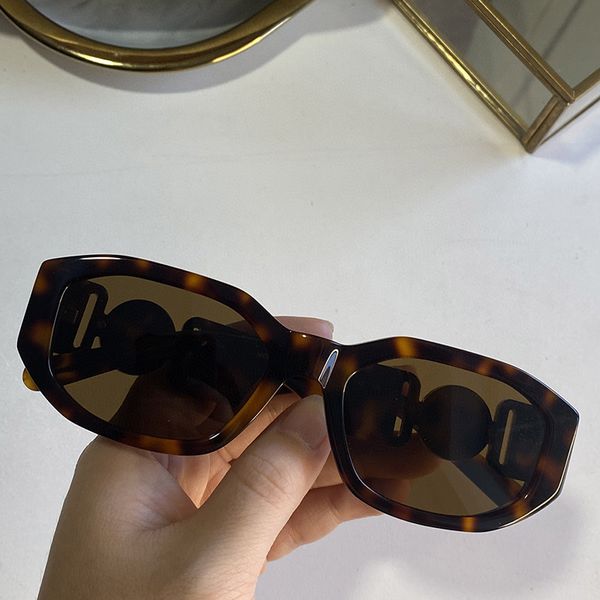 2020 lady new sunglass rectangle shape 4361 women fashion original high fullrim decorative sunglass with original case, White;black
2020 lady new sunglass rectangle shape 4361 women fashion original high fullrim decorative sunglass with original case, White;black