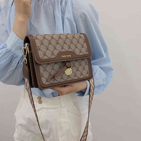 2022 factory wholesale bag female summer fashion broadband messenger small square bag mab2
2022 factory wholesale bag female summer fashion broadband messenger small square bag mab2