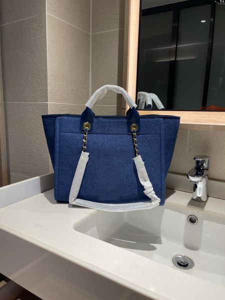 2021 new women's fashion canvas beach bag shopping bag simple leisure luxury handbag size 35*10*30cm, Black;red
2021 new women's fashion canvas beach bag shopping bag simple leisure luxury handbag size 35*10*30cm, Black;red