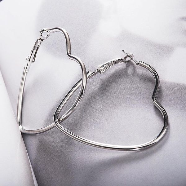 european and american fashion big circle heart-shaped earrings for women metal plating jewelry gifts for girls1, Golden;silver
european and american fashion big circle heart-shaped earrings for women metal plating jewelry gifts for girls1, Golden;silver