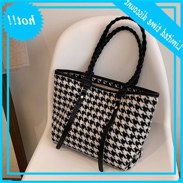 lattice 2021 new fashion net red tote college students' class shoulder large capacity women's bag
lattice 2021 new fashion net red tote college students' class shoulder large capacity women's bag