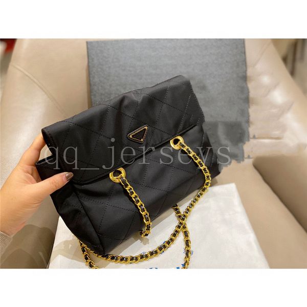 luxury designer parachute chain rhombus stray bag female 2021 new vintage single shoulder messenger bag
luxury designer parachute chain rhombus stray bag female 2021 new vintage single shoulder messenger bag