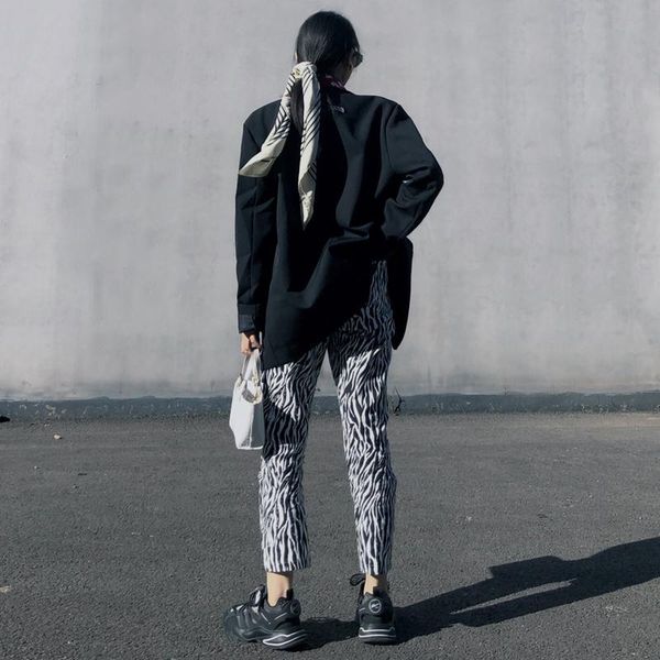 women high rise zebra print relaxed fit straight leg jeans organic cotton straight leg jeans in leopard print, Blue
women high rise zebra print relaxed fit straight leg jeans organic cotton straight leg jeans in leopard print, Blue