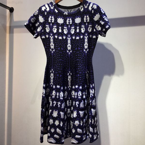 women knitted dress spring o-neck short sleeve dress female casual print dress, Black;gray
women knitted dress spring o-neck short sleeve dress female casual print dress, Black;gray