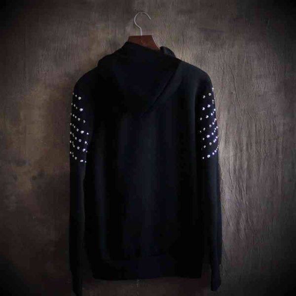 wholesale-the men's jackets spring and autumn period the 2016 thin wool fashion big yards rivet cardigan male hoodie hooded fleece coat, Black;brown 
wholesale-the men's jackets spring and autumn period the 2016 thin wool fashion big yards rivet cardigan male hoodie hooded fleece coat, Black;brown