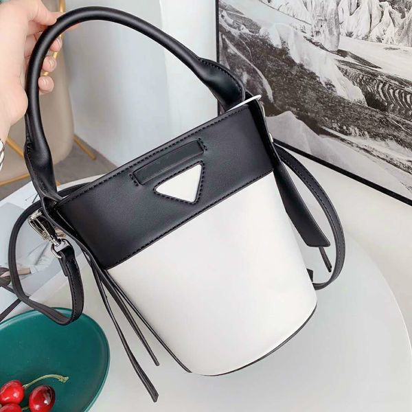 женская дизайнера сумки crossbody сумки на ремне сумки ведра мода стиль контрастность цвет pd20092904
женская дизайнера сумки crossbody сумки на ремне сумки ведра мода стиль контрастность цвет pd20092904