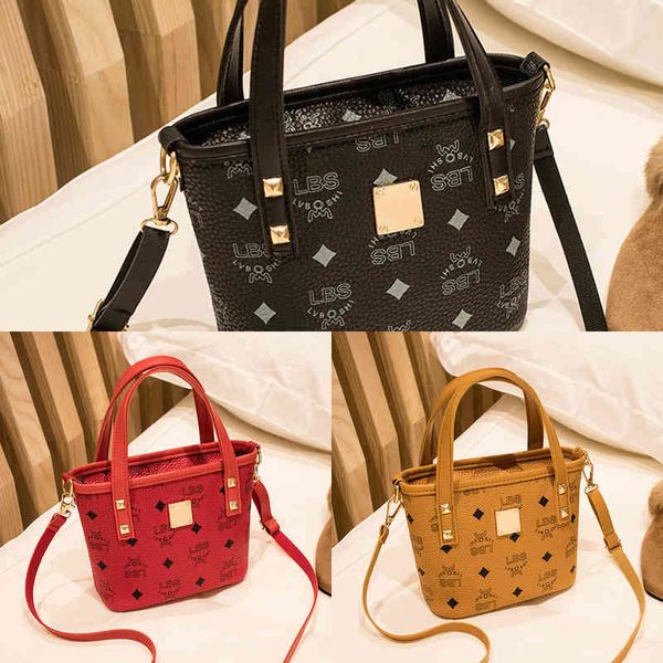 shoulder bags luxury designer marmont women handbag female messenger printed bag leather chains crossbody b118 230715
shoulder bags luxury designer marmont women handbag female messenger printed bag leather chains crossbody b118 230715