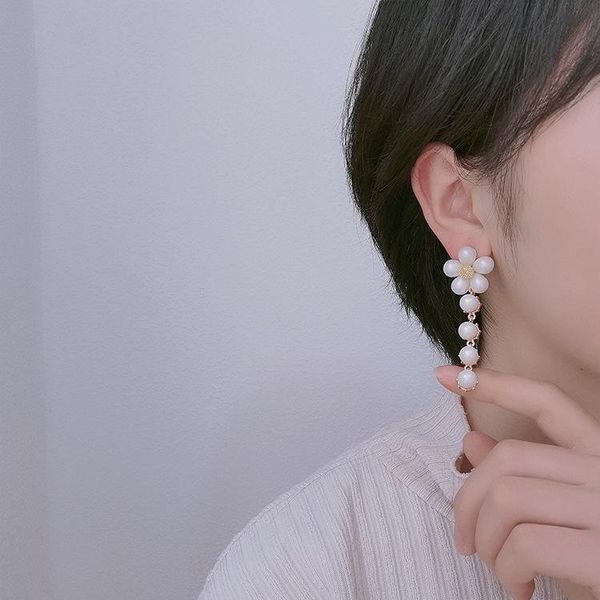 stud the korean version of fairy temperament shows thin flowers pearl long-style feud earrings for women 2021, Golden;silver
stud the korean version of fairy temperament shows thin flowers pearl long-style feud earrings for women 2021, Golden;silver