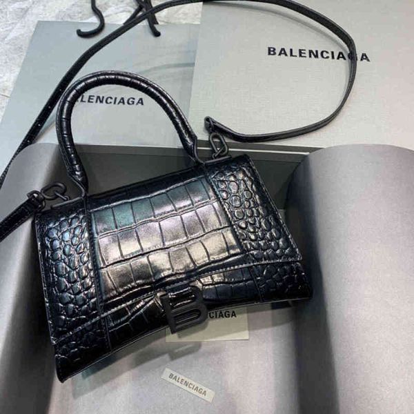 bag women's classic crossbody small luxurys motorcycle designer crocodile balencaigass half handbag moon tote clutch vintage shoulder b
bag women's classic crossbody small luxurys motorcycle designer crocodile balencaigass half handbag moon tote clutch vintage shoulder b