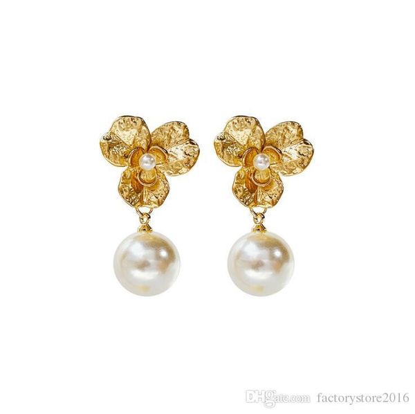 luxury designer gold earrings with pearl jewelry for women fashion alloy flower dangle earrings for party wedding, Silver
luxury designer gold earrings with pearl jewelry for women fashion alloy flower dangle earrings for party wedding, Silver