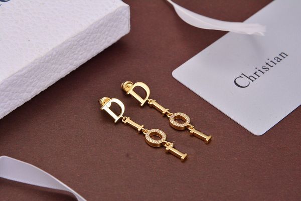 2022classic letter earrings studs charm retro designer earrings women eardrops jewelry with gift box for party anniversary, Golden
2022classic letter earrings studs charm retro designer earrings women eardrops jewelry with gift box for party anniversary, Golden