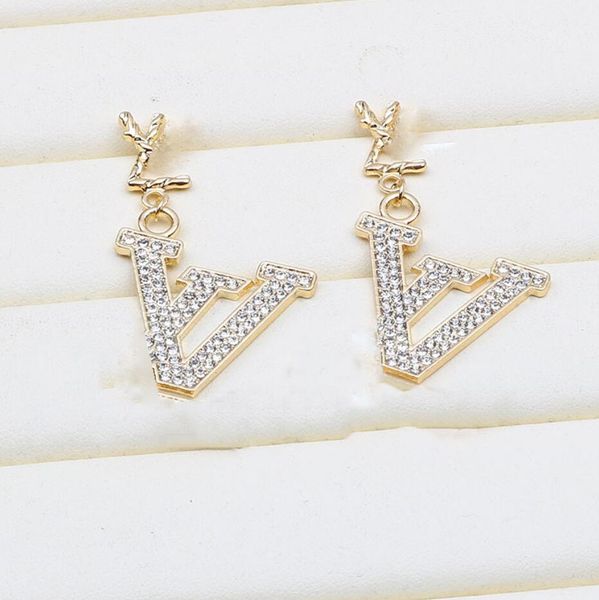 simple women fashion crystal rhinestone eardrop metal gold silver double letter earrings for girls lovers jewelry wholesale
simple women fashion crystal rhinestone eardrop metal gold silver double letter earrings for girls lovers jewelry wholesale