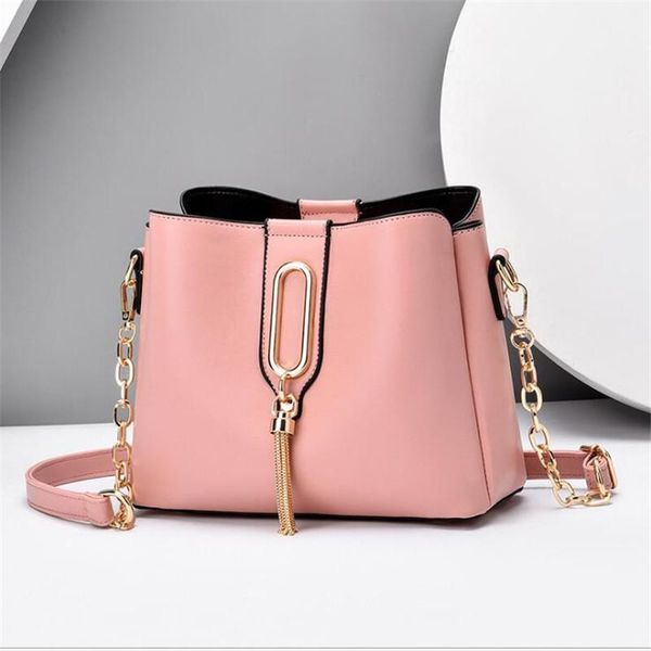2020 new korean female bag fashion tassel shoulder bag messenger bucket large capacity handbag
2020 new korean female bag fashion tassel shoulder bag messenger bucket large capacity handbag