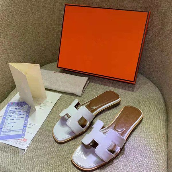 in 2021, new co-branded fashion summer slippers, ladies high-quality leather platform comfortable shoes, high-heel sandals, Black;red
in 2021, new co-branded fashion summer slippers, ladies high-quality leather platform comfortable shoes, high-heel sandals, Black;red