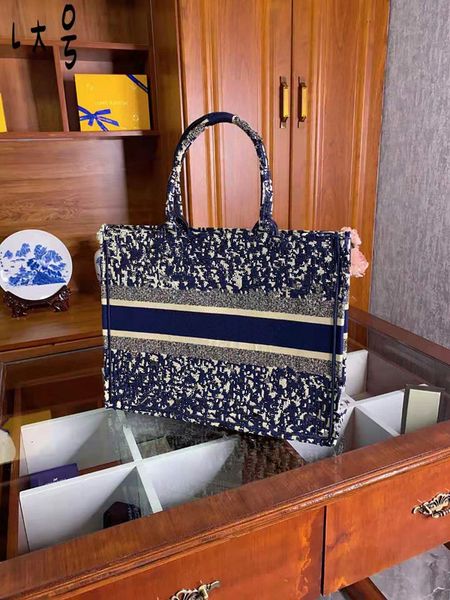 luxurys designers onthego 2021 women crossbody shopping bag handbag ladies tote shoulder clutch bags fashion handbags totes purses wallets b
luxurys designers onthego 2021 women crossbody shopping bag handbag ladies tote shoulder clutch bags fashion handbags totes purses wallets b