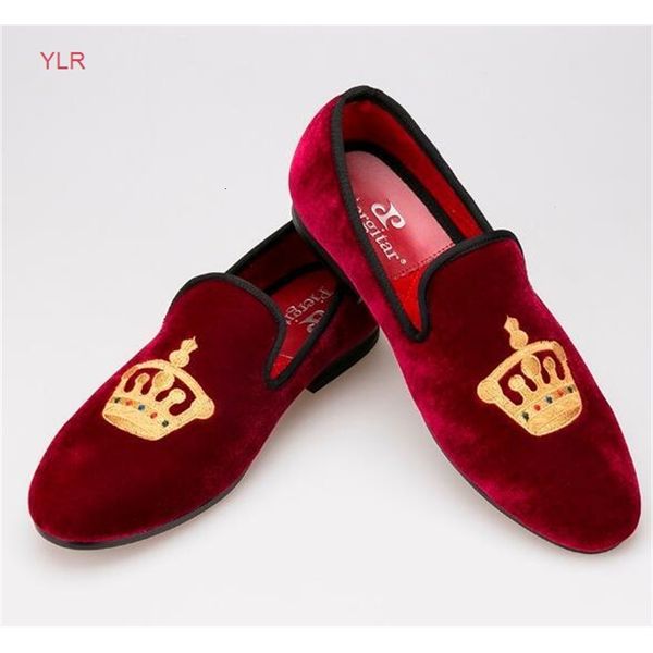 wholesale men casual shoes velvet loafers shoes luxury men smoking slippers latest style of embroidered gold crown design size 6-13
wholesale men casual shoes velvet loafers shoes luxury men smoking slippers latest style of embroidered gold crown design size 6-13