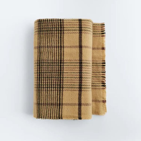2020 new autumn and winter za home tan stripe plaid women's scarf soft touch, double-sided thickening,warm keeping with a shawl, Blue;gray
2020 new autumn and winter za home tan stripe plaid women's scarf soft touch, double-sided thickening,warm keeping with a shawl, Blue;gray
