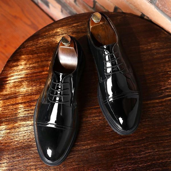dress shoes men genuine cow leather brogue wedding business mens casual flats 2021 black vintage oxford for men's1
dress shoes men genuine cow leather brogue wedding business mens casual flats 2021 black vintage oxford for men's1
