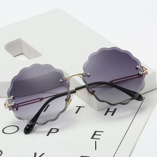 sunglasses oulylan round women classic brand rimless flower shape sun glasses uv400 gradient sunglass female metal eyewear, White;black
sunglasses oulylan round women classic brand rimless flower shape sun glasses uv400 gradient sunglass female metal eyewear, White;black