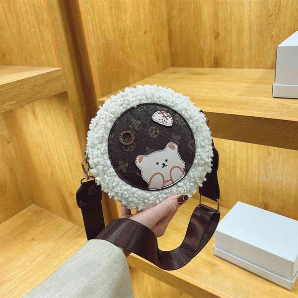 2022 factory wholesale new lamb wool small round bag spring new personalized fashion lovely girl fresh single shoulder messenger bag
2022 factory wholesale new lamb wool small round bag spring new personalized fashion lovely girl fresh single shoulder messenger bag