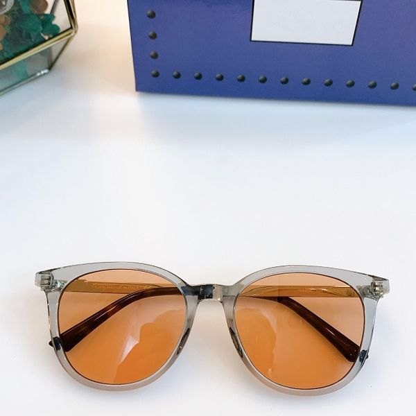 2021 new fashionable square face display small sunglasses anti-radiation temperament simple and generous size 54*20*145cm08030sk
2021 new fashionable square face display small sunglasses anti-radiation temperament simple and generous size 54*20*145cm08030sk