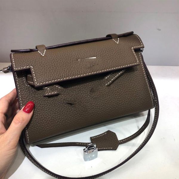 h kl leather messenger bag retractable handbag 22cm shoulder bag layer cowhide new fashion 2020 ladies
h kl leather messenger bag retractable handbag 22cm shoulder bag layer cowhide new fashion 2020 ladies
