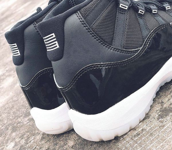 11 25th real xi 2020 jumpman anniversary with carbon fiber 11s mens basketball shoes black multi white sport trainers sneakers
11 25th real xi 2020 jumpman anniversary with carbon fiber 11s mens basketball shoes black multi white sport trainers sneakers