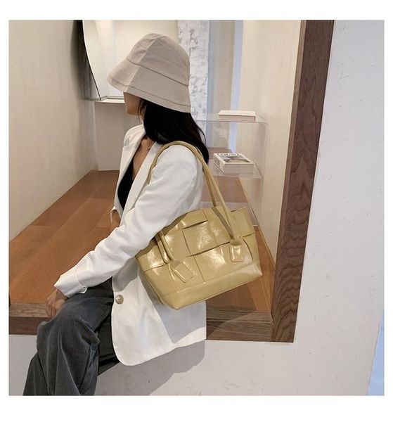 new arrivals women's leather bags european and american retro women's bags 2020 new fashion woven shoulder bag tote bag
new arrivals women's leather bags european and american retro women's bags 2020 new fashion woven shoulder bag tote bag