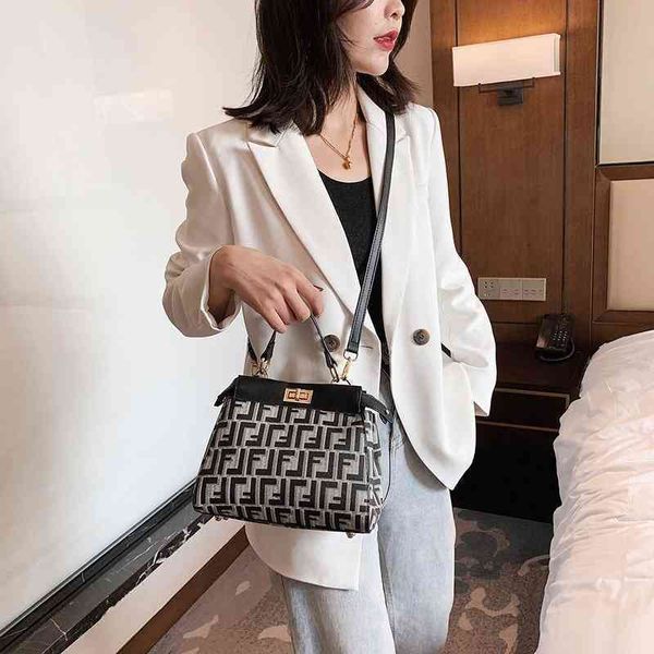 2022 factory wholesale handbag design fashion hand women's texture trend foreign style shoulder net red single product bag
2022 factory wholesale handbag design fashion hand women's texture trend foreign style shoulder net red single product bag