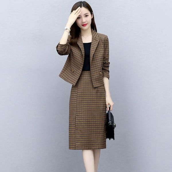 two piece dress ladies houndstooth plaid 2 skirt suit 2021 autumn women's cropped notched jacket with knee length skirts office work we, White
two piece dress ladies houndstooth plaid 2 skirt suit 2021 autumn women's cropped notched jacket with knee length skirts office work we, White