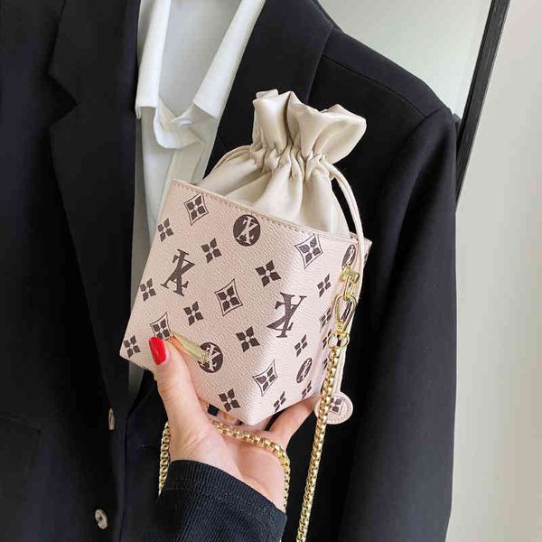 2022 factory wholesale new bag trend printed women's single shoulder fashion chain slung mobile bags
2022 factory wholesale new bag trend printed women's single shoulder fashion chain slung mobile bags