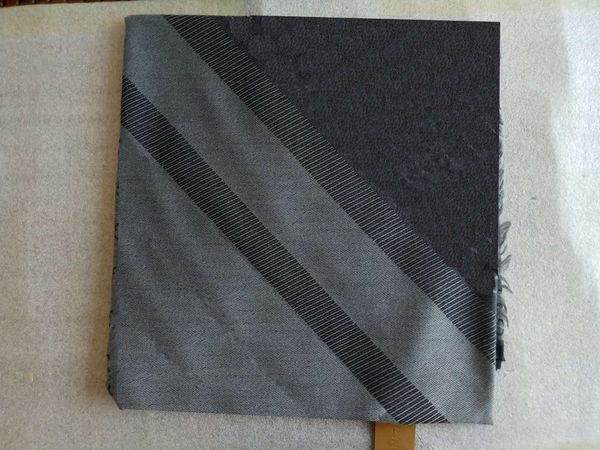 2021 new scarf for women letter pattern silk wool thick scarfs warm scarves size 140x140cm no box, Blue;gray
2021 new scarf for women letter pattern silk wool thick scarfs warm scarves size 140x140cm no box, Blue;gray