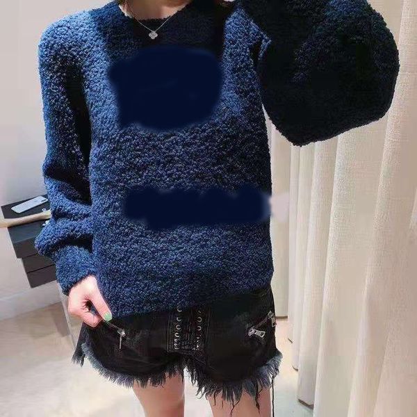 ladies' lamb wool sweaters with plain lettered embroidery are fashionable and versatile. red, blue and pink three colors are available, White;black
ladies' lamb wool sweaters with plain lettered embroidery are fashionable and versatile. red, blue and pink three colors are available, White;black