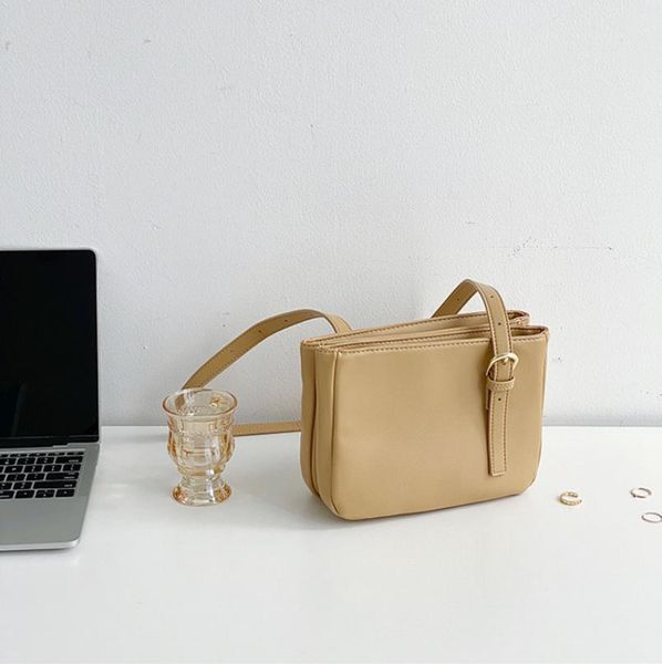 дизайнер женщины сумки мода versatile одно плечо сумки lady женский crossbody сумки
дизайнер женщины сумки мода versatile одно плечо сумки lady женский crossbody сумки