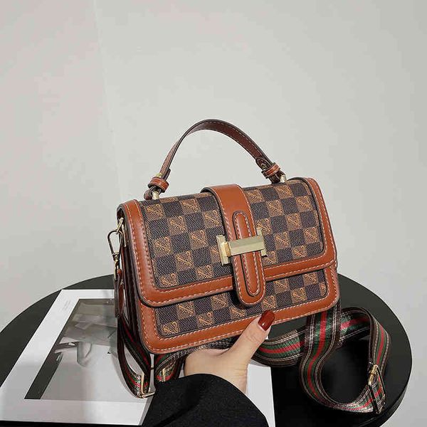 2022 factory wholesale new foreign style texture simple net red single shoulder messenger bag fashion women's leisure portable small sq
2022 factory wholesale new foreign style texture simple net red single shoulder messenger bag fashion women's leisure portable small sq
