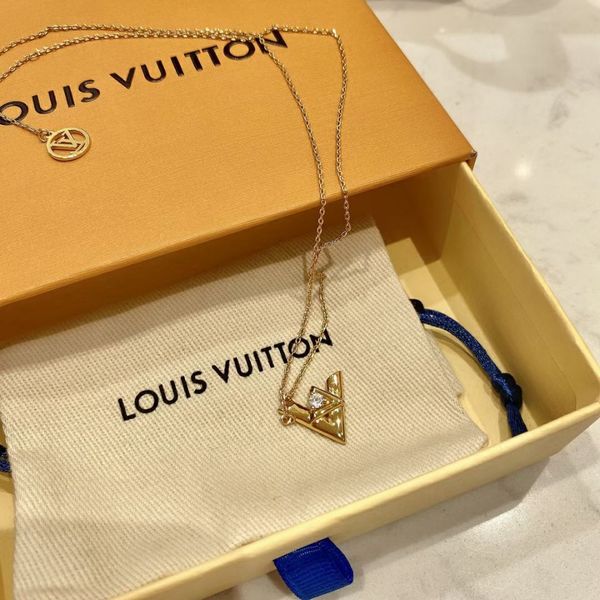 autumn and winter new set diamond l letter necklace super precision mosaic technology low profile luxury connotation plating thick gold col, Silver
autumn and winter new set diamond l letter necklace super precision mosaic technology low profile luxury connotation plating thick gold col, Silver
