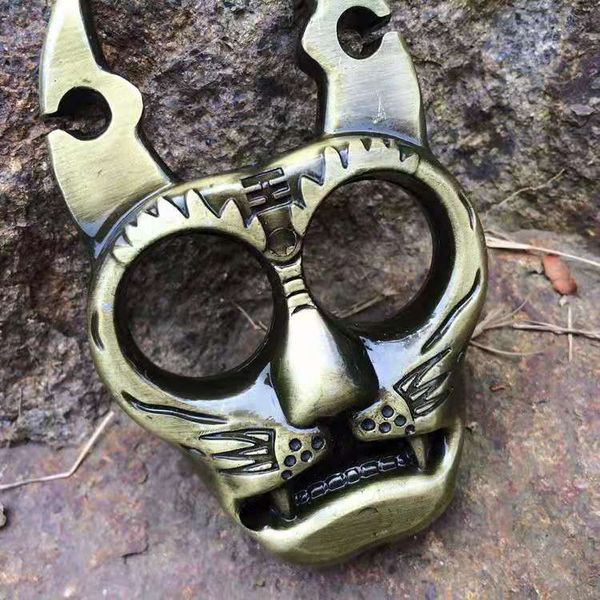 20 finger tiger four-finger self-defense weapon four-finger self-defense non-slip hand support aluminum alloy self-defense equipment
20 finger tiger four-finger self-defense weapon four-finger self-defense non-slip hand support aluminum alloy self-defense equipment