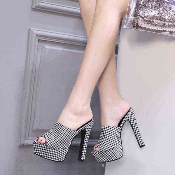 sandals women shoes summer korean high heels black and white checkered fish mouth t-stage show 14cm thick heeled slippers 220226
sandals women shoes summer korean high heels black and white checkered fish mouth t-stage show 14cm thick heeled slippers 220226