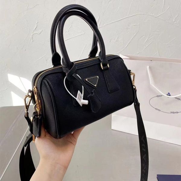 designer crossbody bag tote handbag women's genuine leather luxury classic retro fashion brand softness chain letter totes
designer crossbody bag tote handbag women's genuine leather luxury classic retro fashion brand softness chain letter totes