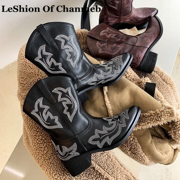 retro cowboy boots women natural leather square heels western boots for ladies embroider flower cowgirl autumn winter shoe1, Black
retro cowboy boots women natural leather square heels western boots for ladies embroider flower cowgirl autumn winter shoe1, Black