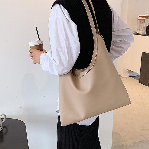 original design soft bag autumn/winter fashion simple large capacity shoulder bag versatile bucket tote width: 37cm
original design soft bag autumn/winter fashion simple large capacity shoulder bag versatile bucket tote width: 37cm