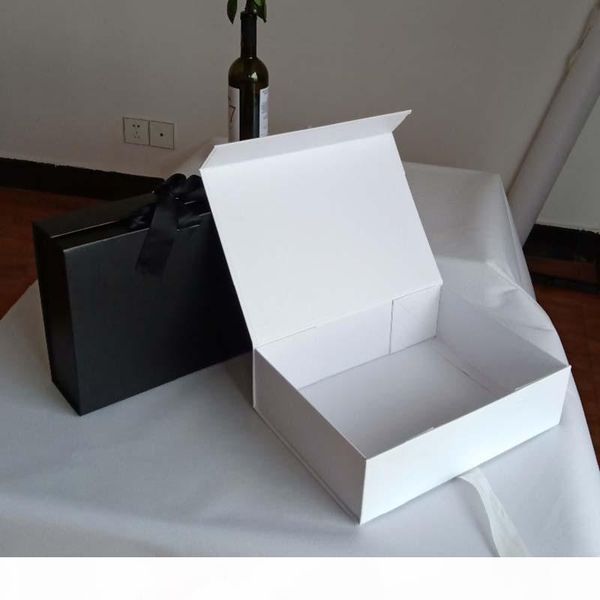 wholesale folding rigid boxes size 31x23x9cm with ribbon and magnetic closure plain white black color box
wholesale folding rigid boxes size 31x23x9cm with ribbon and magnetic closure plain white black color box