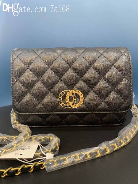 the new women's fashion shoulder bag adopts the fashionable and chic style 7a high-end boutique customization
the new women's fashion shoulder bag adopts the fashionable and chic style 7a high-end boutique customization