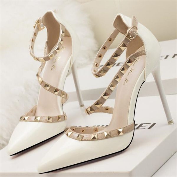 new summer jane feminine over nightclub stiletto heels shallow mouth pointed rivets hollow sandals of women shoes gqqb, Black
new summer jane feminine over nightclub stiletto heels shallow mouth pointed rivets hollow sandals of women shoes gqqb, Black