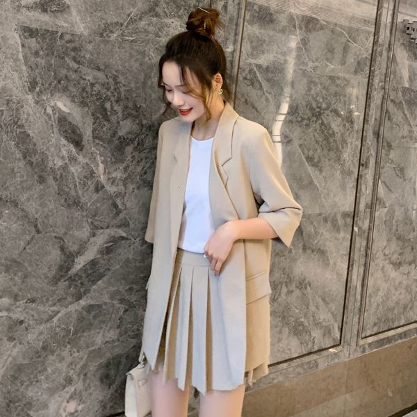 2021 new fancy woman style suit oversized solid three-quarters length blazers waist pleated mini skirts combining together ta6a, Gray
2021 new fancy woman style suit oversized solid three-quarters length blazers waist pleated mini skirts combining together ta6a, Gray