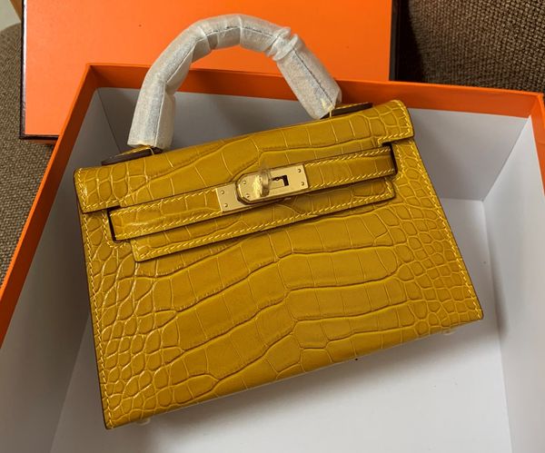 wholesale handmade calf skin with crocodile grain yellow mini handbag19cm,wax thread,have gold and silver hardware,contact me for details
wholesale handmade calf skin with crocodile grain yellow mini handbag19cm,wax thread,have gold and silver hardware,contact me for details