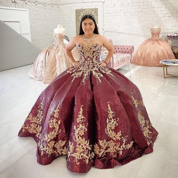sparkly burgundy sequined ball gown quinceanera dresses strapless neck beaded prom gowns appliqued sweep train corset sweet 15 dress, Blue;red
sparkly burgundy sequined ball gown quinceanera dresses strapless neck beaded prom gowns appliqued sweep train corset sweet 15 dress, Blue;red