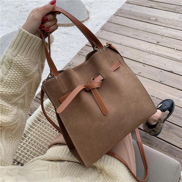 2020 новый замша сумки плеча женщины crossbody сумки мода тотализаторы дамы посланника сумки клатчи женские кошельки
2020 новый замша сумки плеча женщины crossbody сумки мода тотализаторы дамы посланника сумки клатчи женские кошельки