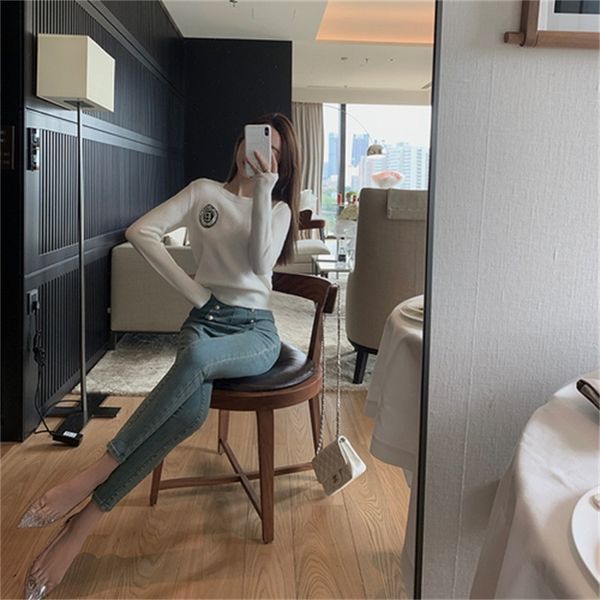 2021 new luxury knitted shirt pullover round throat designer to woman autumn winter jersey from vintage kpop 5vun, White;black
2021 new luxury knitted shirt pullover round throat designer to woman autumn winter jersey from vintage kpop 5vun, White;black